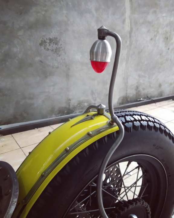 Well, this is sure interesting. Tailight ?