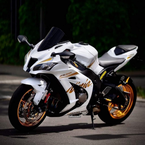 Beautiful kawasaki Ninja ZX 10R