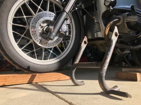 The 81-4 RS crowd may have observed how well the bike balances on the centre stand.