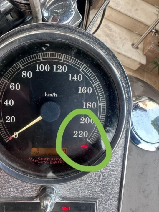 What does this light indicate, thanks