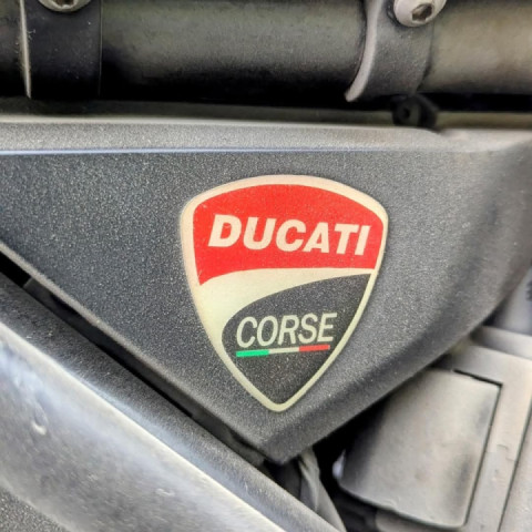 Ti Chipata Santander on our Ducatis!