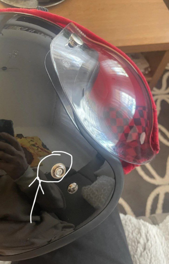 For what are these snaps on Bell 500 helmet ?