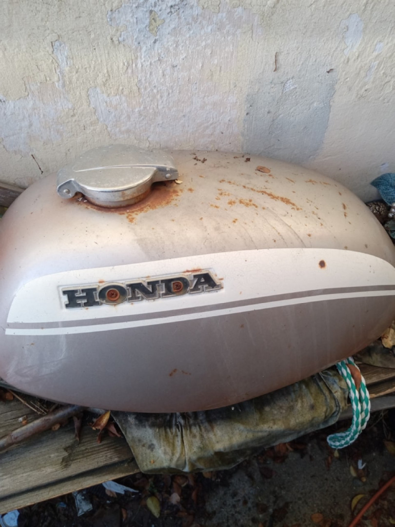 Could someone tell me what year/model this gas tank is from?