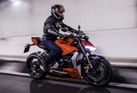 2022 Ducati Streetfighter V2 – A Panigale without the fairings