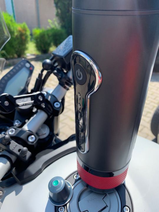 Coffee break on the way to Rosnov’s camp!! :-) :-)