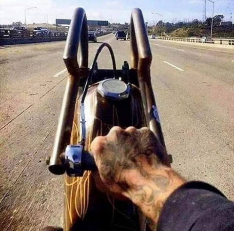 Keeps one hand free for drinking a can. I like it ?