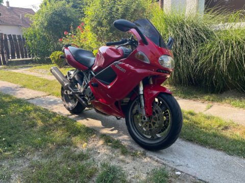 ST4 beautiful elegant and evil