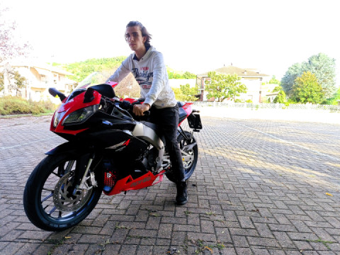 Mio figlio con la sua nuova Aprilia RS4 125. 