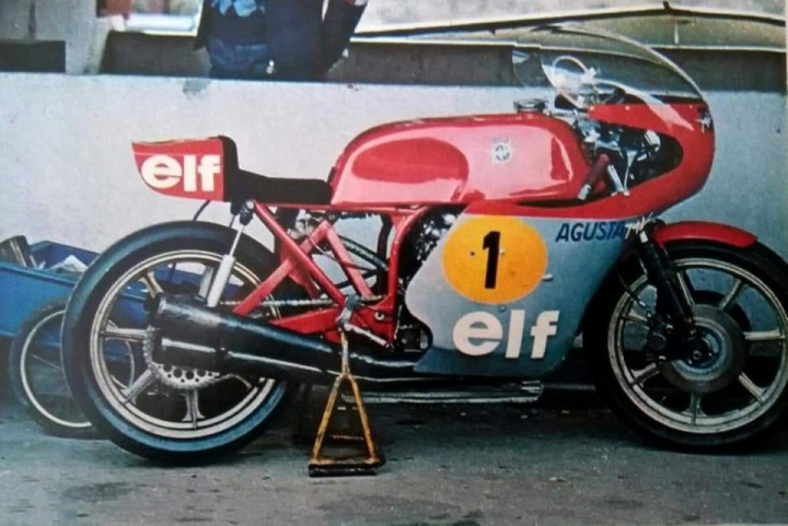 1975: MV Agusta tests the cantilever rear suspension on its ST84.