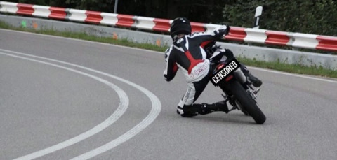 Knieschleifen Junge ! ?