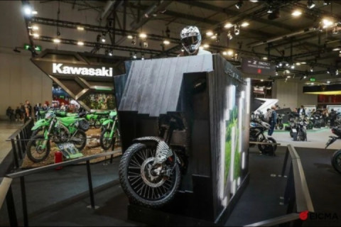 I am incredibly excited about the new Kawasaki KLE 500, even though there's only a teaser so far