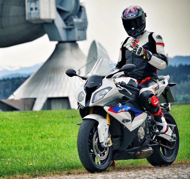 Review: 2015 BMW S1000RR