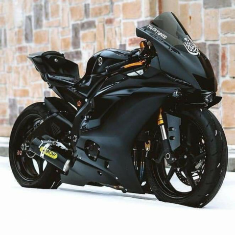 Very nice, all black R6