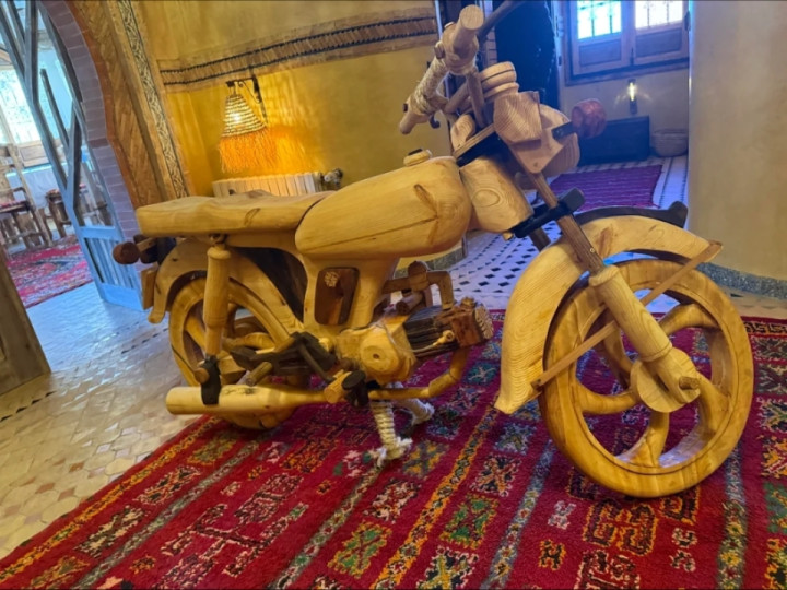 Respect to the person who has patience to carve this wooden bike