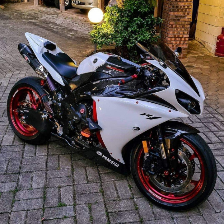 What a sexy yamaha R1
