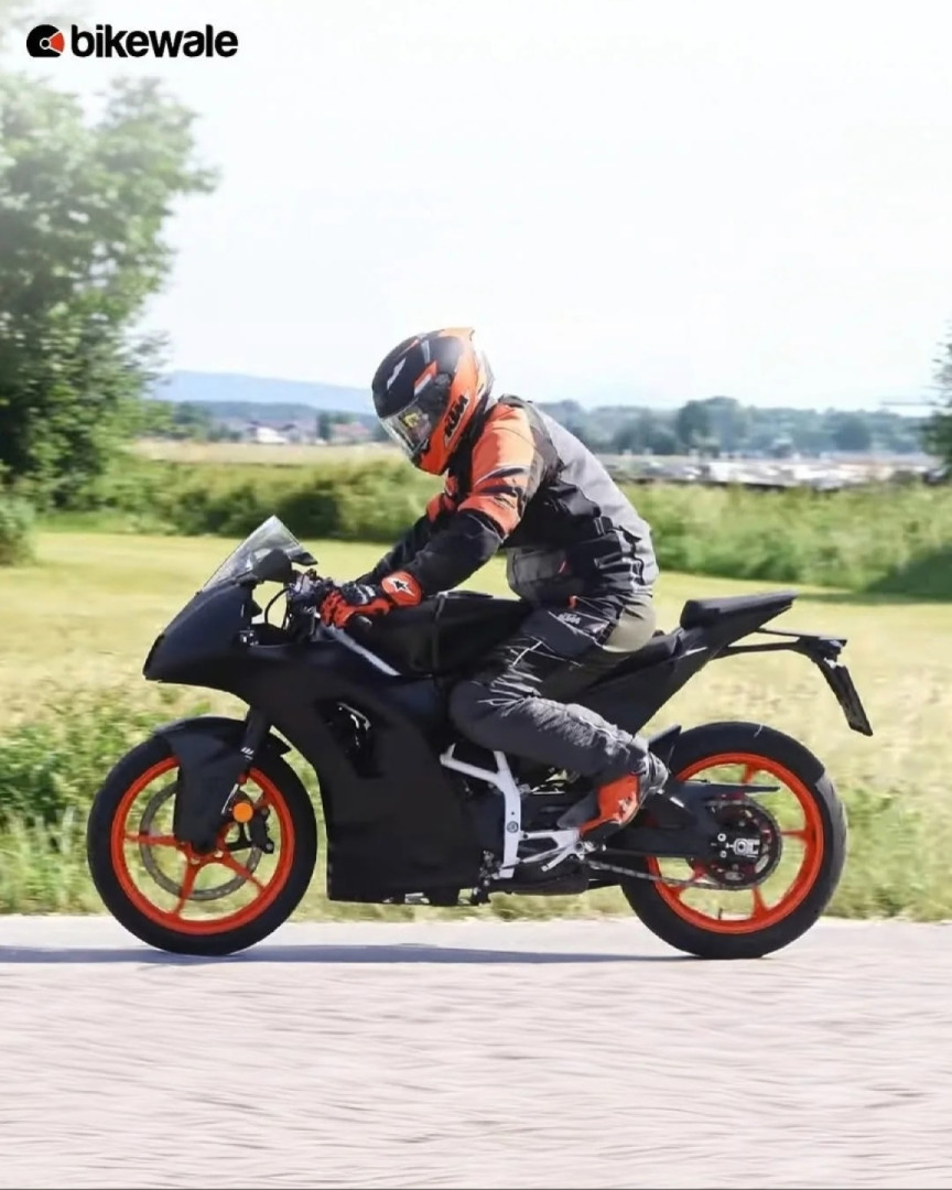 KTM RC 390 2025 spy shot