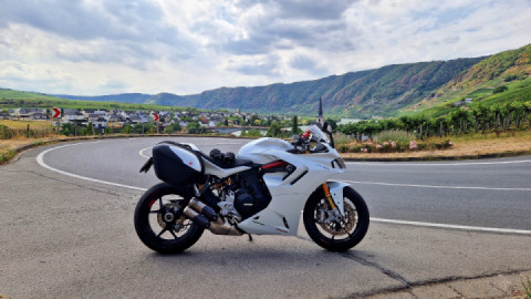 Beautiful landscapes and lovely twisties.
