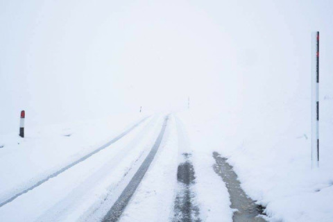 Buttertubs pass a few weeks back and a couple of days ago in the snow.