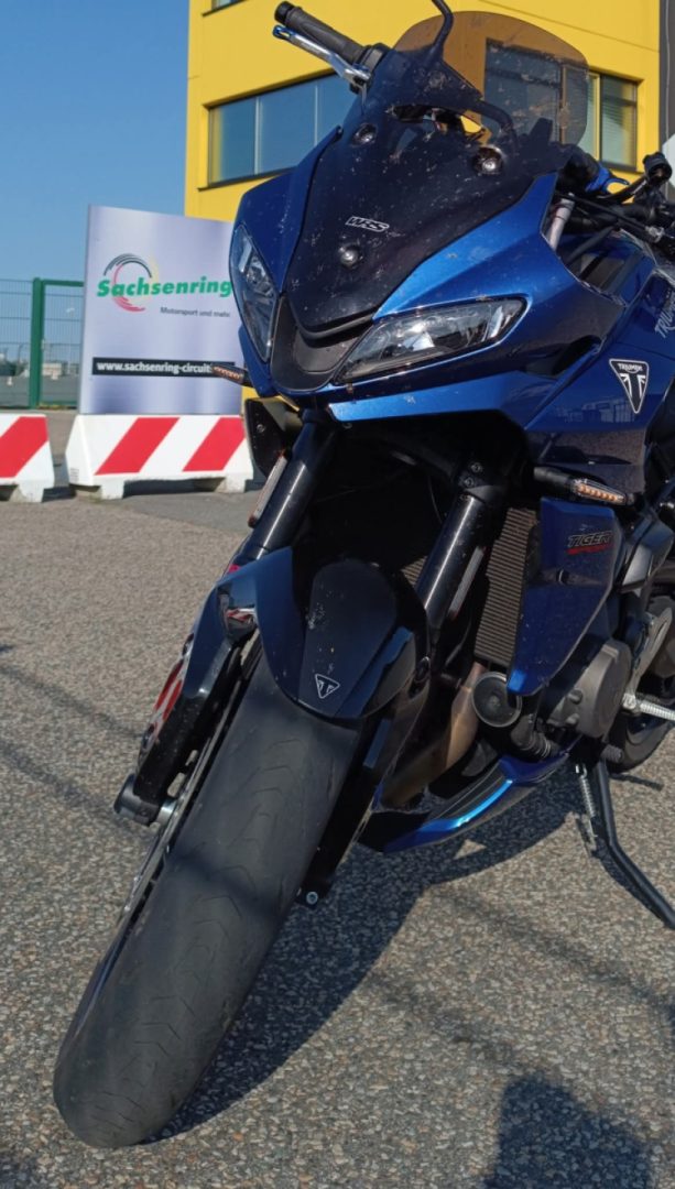 This is what the original front tire looks like after 13000km