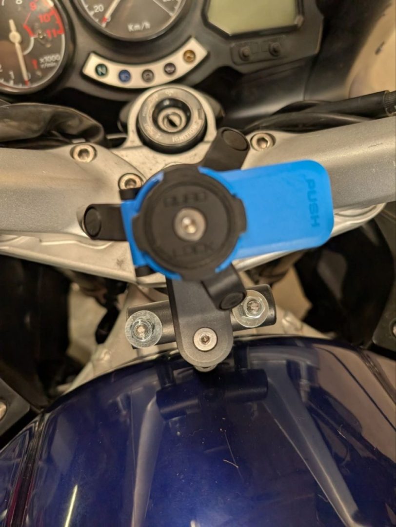 Yesterday was the installation of the quad lock support with vibration damper.