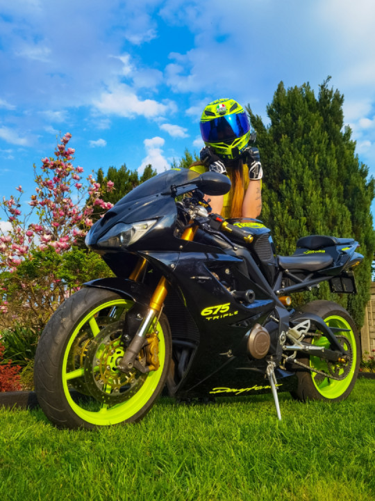 Hello! this is my new bike- Triumph Daytona 675