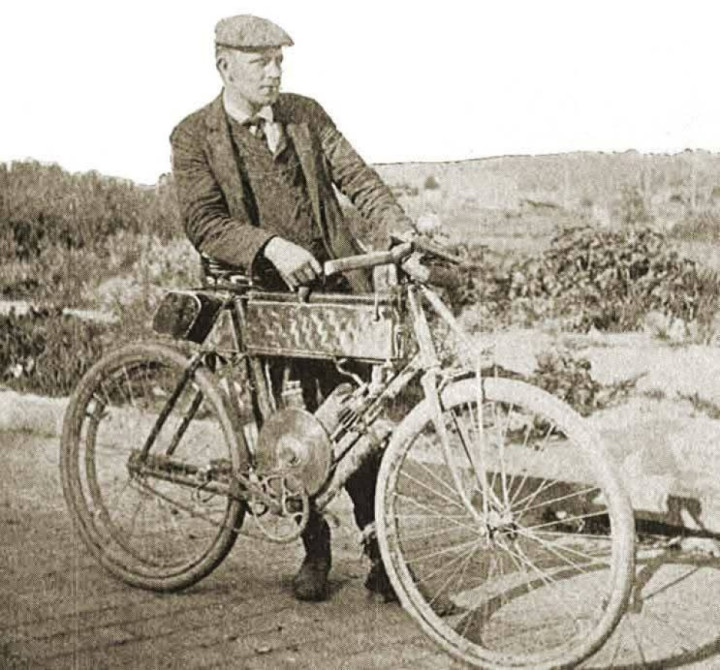 In 1903, George Wyman became the first person to cross the United States by motor vehicle