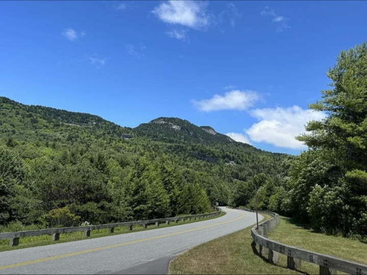 Blue Ridge Parkway below Grandfather Mt.