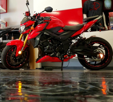 She loves to be a Showroom Girl ???