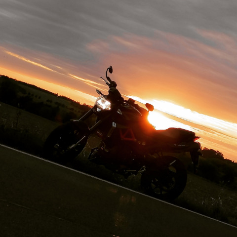 Hab mal versucht einen schönen Sonnenuntergang zu fotografieren xD hats geklappt?