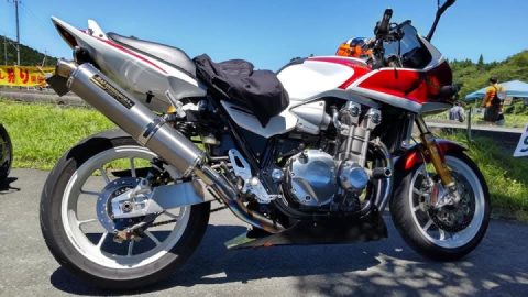 There's some kind of Z900RS meeting going on 