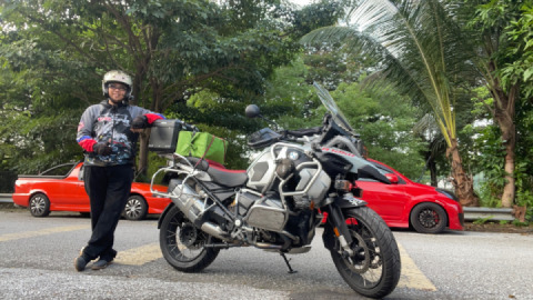 Enjoying my ride, by doing some frozen food deliveries..~