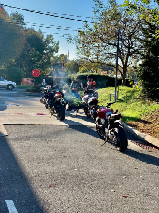 Early Sunday morning Twisty ride????? had some delicious pizza at the bear mountain pizza and cafe ?