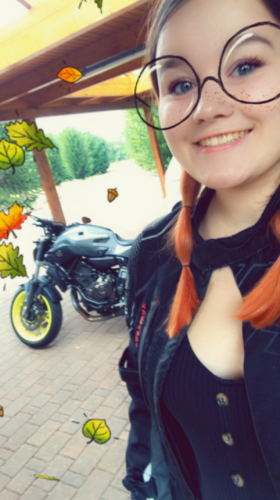 Erster Post auf meinem Profil ???