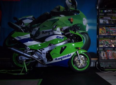 Limeys Cave. The ZXR750 H1 now takes centre stage.