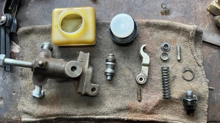 Nice day to start some work on the master brake cilinder.