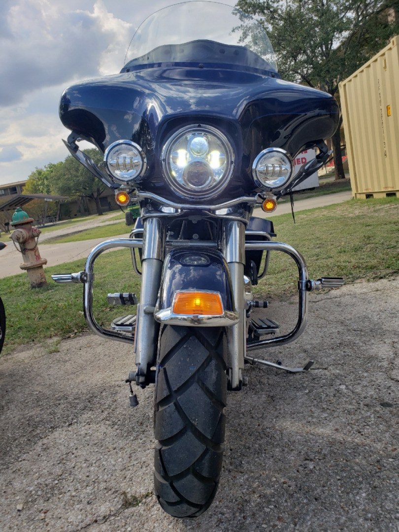 New turn signals on the electra glide... I think it smooths the front out a bit.