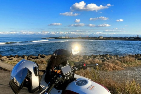The Tateyama mountain range is completely white with snow.