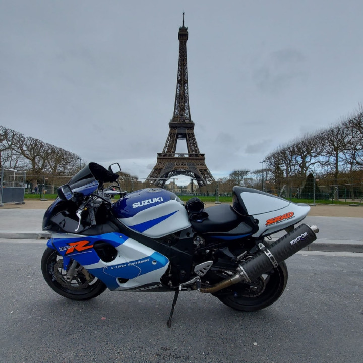 Hi everyone, my name's Jérôme, from Paris, France. Mine's a 1998.