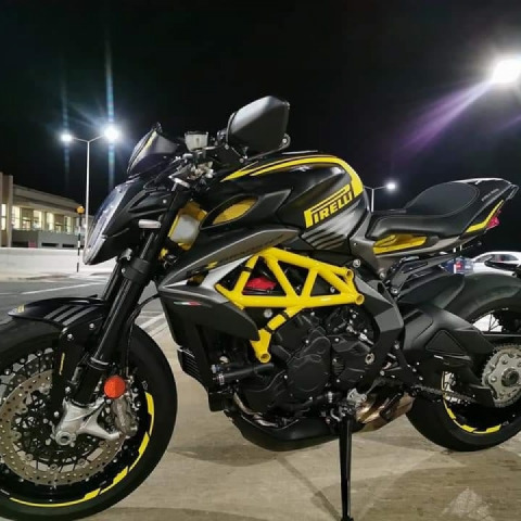 Bumble bee at night ?