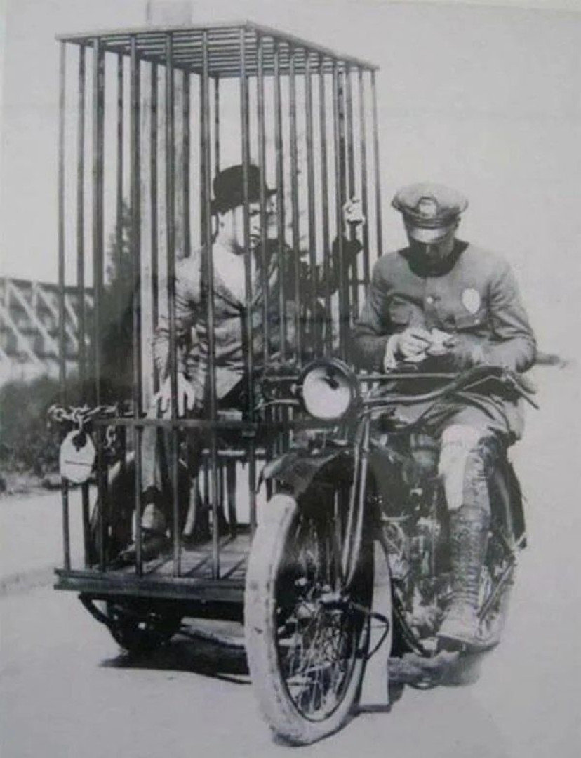Los Angeles police sidecar offender transport, 1920s