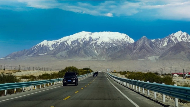 Highway to Mt. Muztagata