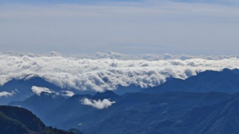 We ran to the mountain pass before the typhoon hit, in case the road was blocked again