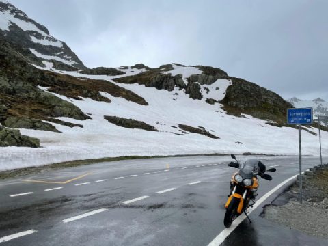 Good start (or almost): Susten Pass