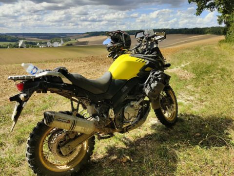 The Ténéré 700 are fragile , the vstrom is imperturbable 