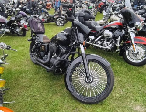 Great ride out to Quillebeuf-sur-Seine to check out the American show.