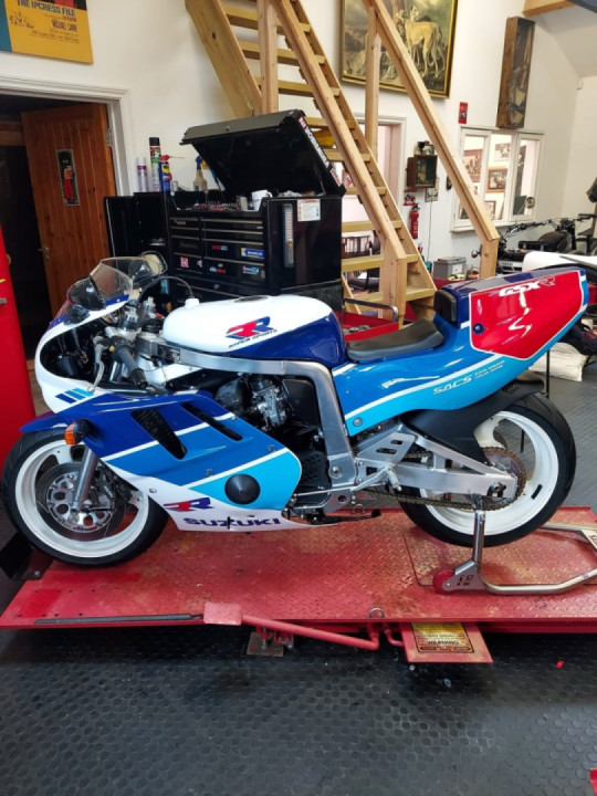 1989 GSXR 750 RK registered in 1992. A proper 90s superbike.