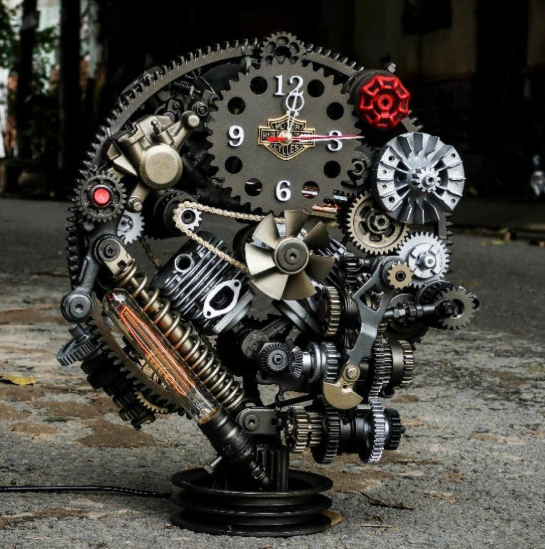Amazing clock from motorcycle details
