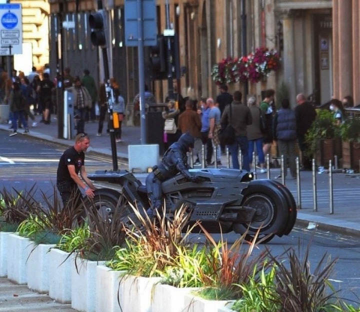 Here's Batman's new Batcycle from "The Flash"