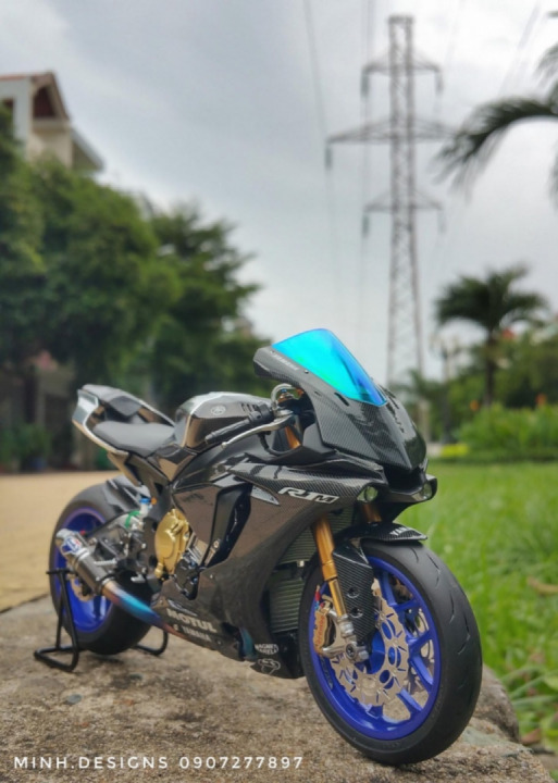 When your motorcycle looks worse than the Scale model in the photo ?