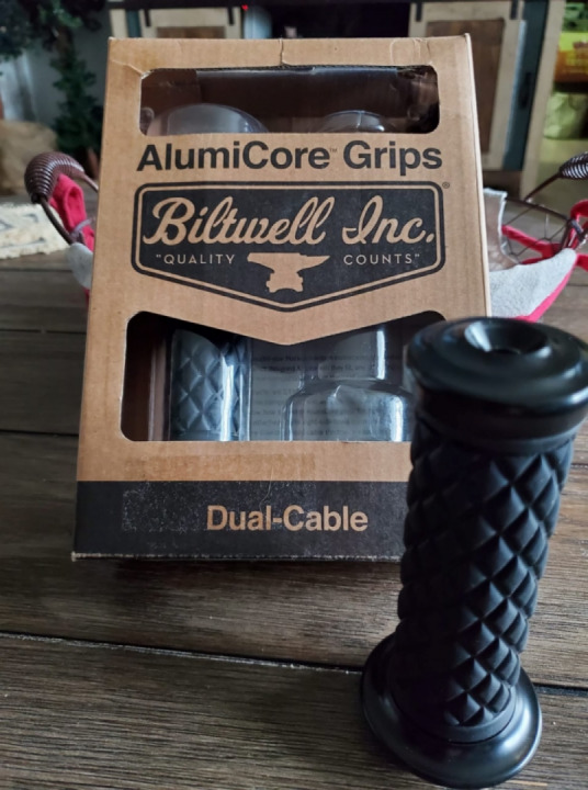 New Biltwell grips